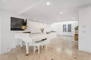 1040 SW Myrtle Dr, Portland, OR 97201 - Photo 4