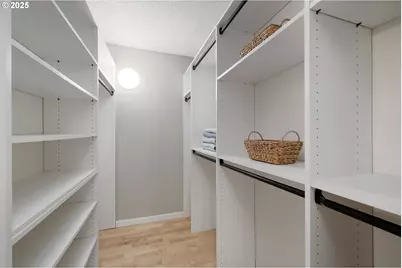 2393 SW Park Pl #106, Portland, OR 97205 - Photo 26