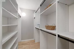 2393 SW Park Pl, Portland, OR 97205 - Photo 26