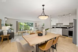 2393 SW Park Pl, Portland, OR 97205 - Photo 8