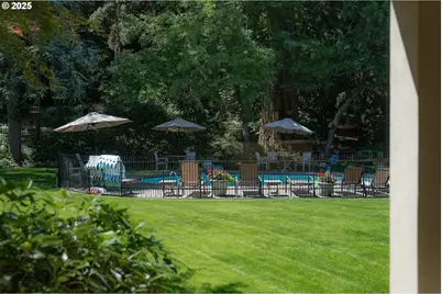 2393 SW Park Pl #106, Portland, OR 97205 - Photo 34