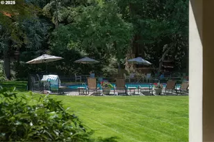 2393 SW Park Pl, Portland, OR 97205 - Photo 34