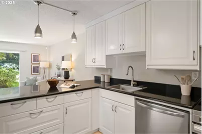 2393 SW Park Pl #106, Portland, OR 97205 - Photo 18