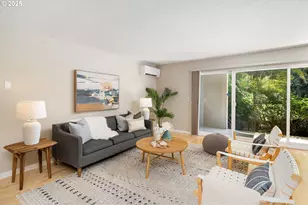 2393 SW Park Pl, Portland, OR 97205 - Photo 6