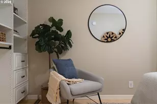 2393 SW Park Pl, Portland, OR 97205 - Photo 16