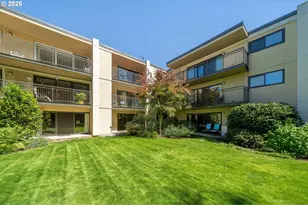 2393 SW Park Pl, Portland, OR 97205 - Photo 36