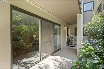 2393 SW Park Pl #106, Portland, OR 97205 - Photo 28