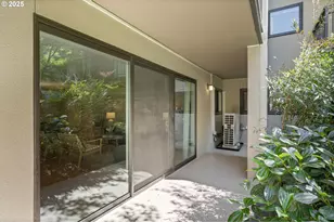 2393 SW Park Pl, Portland, OR 97205 - Photo 28