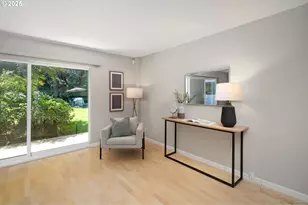 2393 SW Park Pl, Portland, OR 97205 - Photo 12