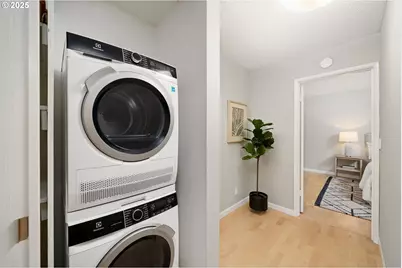 2393 SW Park Pl #106, Portland, OR 97205 - Photo 22