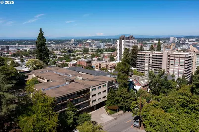 2393 SW Park Pl #106, Portland, OR 97205 - Photo 32