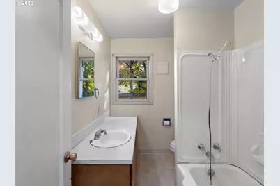 204 NE 114th Ave, Portland, OR 97220 - Photo 14