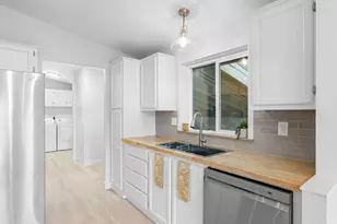 15768 SE Powell Blvd, Portland, OR 97236 - Photo 10