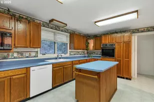 112 NE Green Ct, Albany, OR 97321 - Photo 12