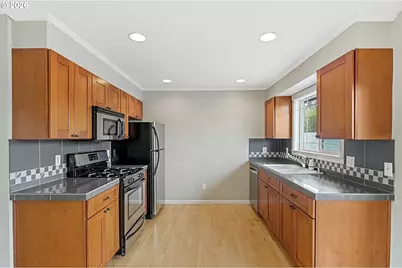 3925 SW Multnomah Blvd #201, Portland, OR 97219 - Photo 8