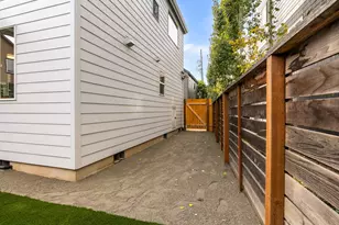 7474 N Polk Ave, Portland, OR 97203 - Photo 16