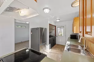 235 N Wall St, Coos Bay, OR 97420 - Photo 12