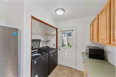 235 N Wall St, Coos Bay, OR 97420 - Photo 14