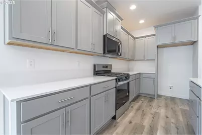 718 Tigerlily St, Silverton, OR 97381 - Photo 8