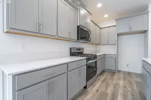 718 Tigerlily St, Silverton, OR 97381 - Photo 8