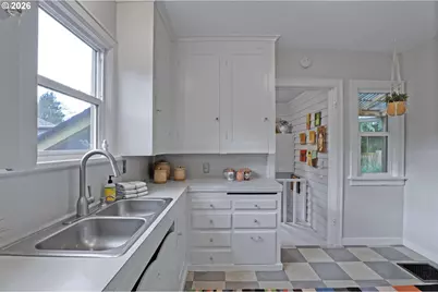 6425 NE 35th Ave, Portland, OR 97211 - Photo 12