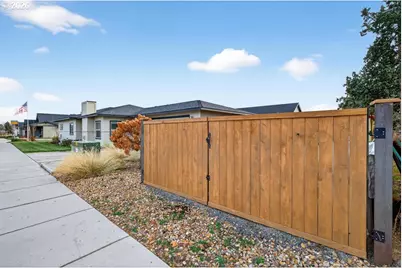 559 NW Rimrock Ct, Redmond, OR 97756 - Photo 36