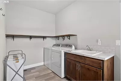 559 NW Rimrock Ct, Redmond, OR 97756 - Photo 16