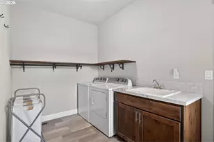 559 NW Rimrock Ct, Redmond, OR 97756 - Photo 16