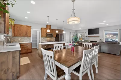 559 NW Rimrock Ct, Redmond, OR 97756 - Photo 4