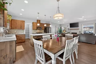 559 NW Rimrock Ct, Redmond, OR 97756 - Photo 4