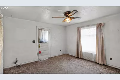 42 E St, Lebanon, OR 97355 - Photo 16