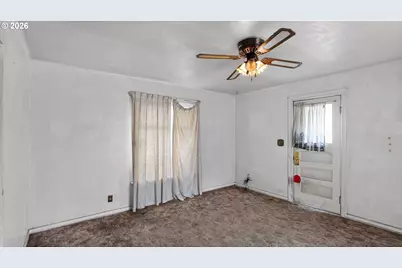 42 E St, Lebanon, OR 97355 - Photo 12