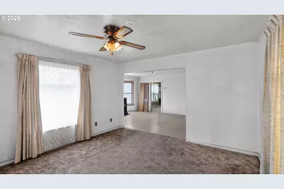 42 E St, Lebanon, OR 97355 - Photo 4
