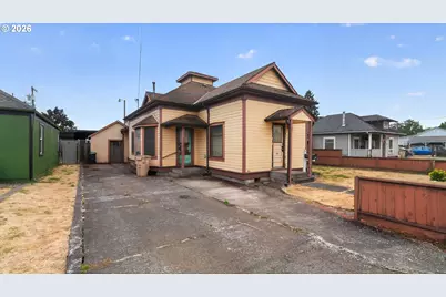 42 E St, Lebanon, OR 97355 - Photo 1