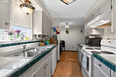 840 S 1st St, Cottage Grove, OR 97424 - Photo 14