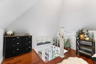 1054 NE Faloma Rd, Portland, OR 97211 - Photo 18