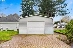 1054 NE Faloma Rd, Portland, OR 97211 - Photo 40