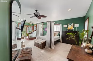 1054 NE Faloma Rd, Portland, OR 97211 - Photo 10