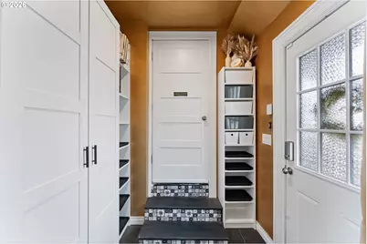 1054 NE Faloma Rd, Portland, OR 97211 - Photo 20