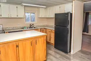 843 NW Bridge St, John Day, OR 97845 - Photo 4