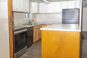 843 NW Bridge St, John Day, OR 97845 - Photo 6