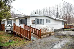 843 NW Bridge St, John Day, OR 97845 - Photo 2