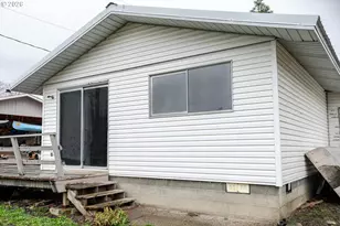 843 NW Bridge St, John Day, OR 97845 - Photo 16