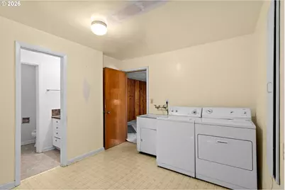 1460 Evergreen Ave, Salem, OR 97301 - Photo 16