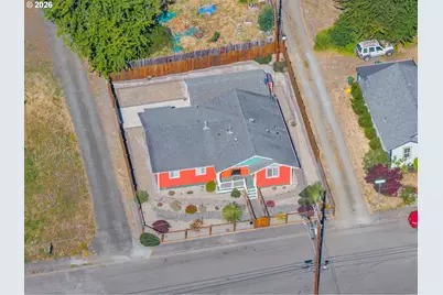 869 N Collier St, Coquille, OR 97423 - Photo 6