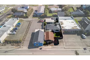 2245 Broadway Ave, North Bend, OR 97459 - Photo 2