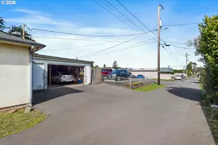 2245 Broadway Ave, North Bend, OR 97459 - Photo 8