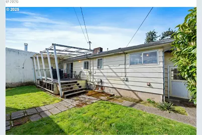 2245 Broadway Ave, North Bend, OR 97459 - Photo 10