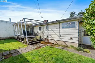 2245 Broadway Ave, North Bend, OR 97459 - Photo 10
