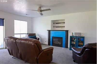 415 E Browning Ave, Hermiston, OR 97838 - Photo 6